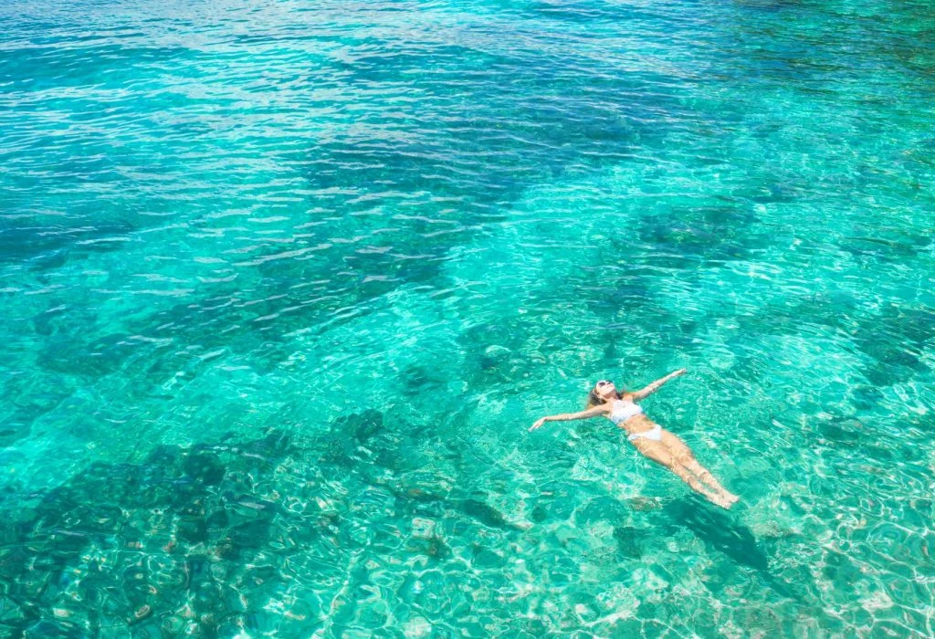 girl-floating-o9a1b688glvd3czm0nqblkkp52gvqbn28m0s8h6dlk